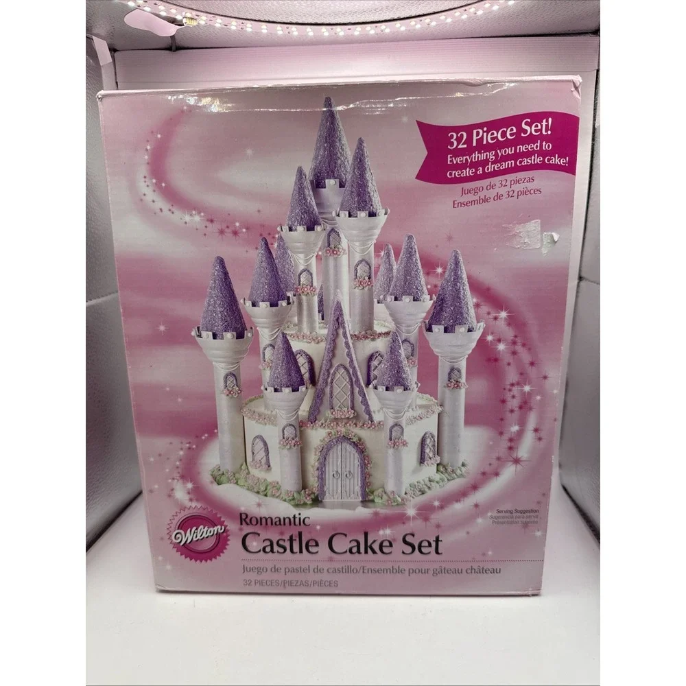 Wilton Romantic Castle Cake Decorating Set 32 Piece Complete Set. Brand New